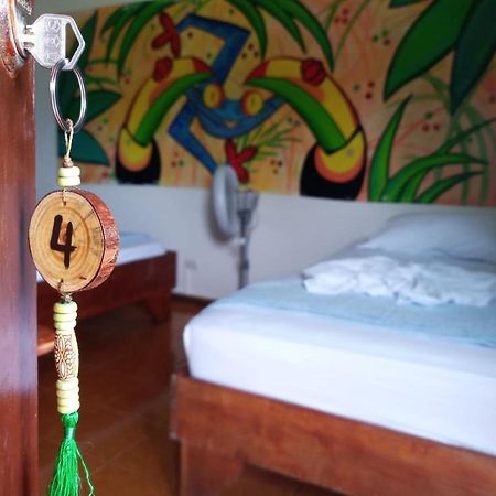 Miss Miriam. Hotel Frente Al Mar トルトゥゲーロ エクステリア 写真