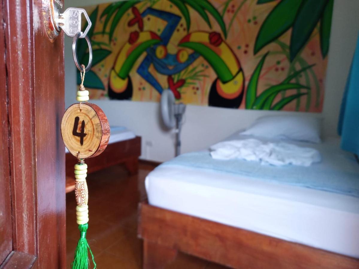 Miss Miriam. Hotel Frente Al Mar トルトゥゲーロ エクステリア 写真